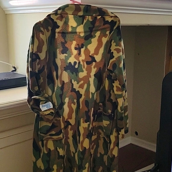Snuggie For Kids Other - "ON TV" SNUGGIE GREEN CAMO KIDS SNUGGIE, "SNUGGIE FOR KIDS AS "SEEN ON TV FAME"